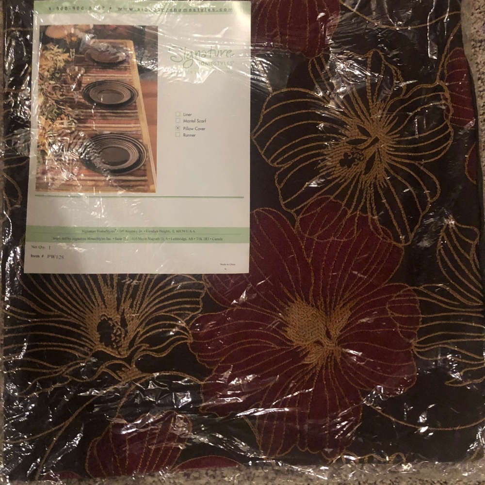 NWT Signature Homestyles Pillow Cover